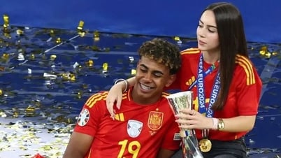 يامال غيّر صديقاته 5 مرات في عام واحد فقط