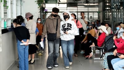 7월 1일부터 집이나 원격으로 진료와 검사를 받는 사람들은 건강보험의 적용을 받게 됩니다.