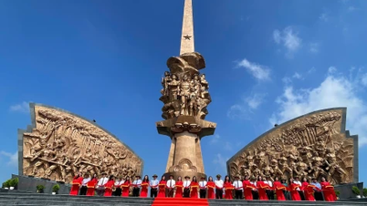 Торжественное открытие центрального памятника мемориальной зоны зоны боевых действий