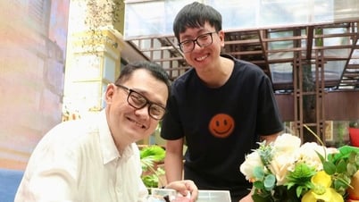 Nghệ sĩ Hữu Châu và cuốn sách dâng lên má Ba Thanh Nga