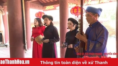 The singers of Van Trinh Opera