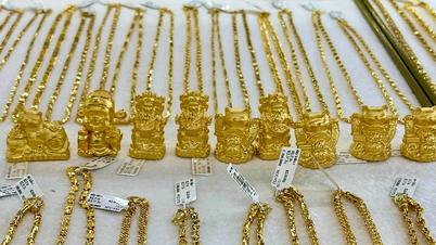 El precio de los anillos de oro nacionales disminuyó entre 200.000 y 700.000 VND/kg el 28 de junio.