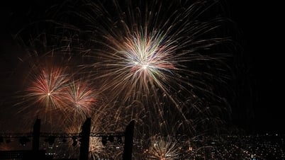 El equipo de Vietnam se enfrenta a China en la final de fuegos artificiales
