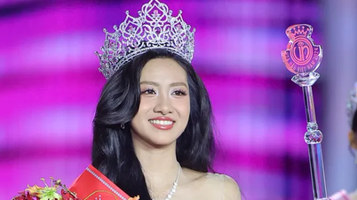 A la señorita Ha Truc Linh le encantan los deportes, está interesada en el pickleball y está impresionada por el Campeonato de Pickleball de Vietnam 2025.