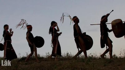 “Ông sử thi”