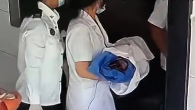 Đi khám vì tưởng mắc bệnh dạ dày, người phụ nữ bất ngờ sinh con