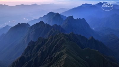 Giới trẻ đổ về Y Tý tránh nóng, săn mây trắng giữa đại ngàn Tây Bắc