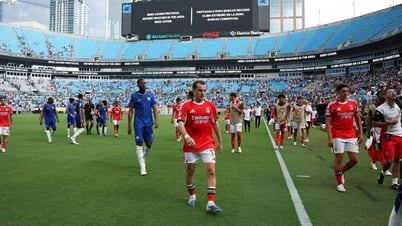 ការប្រកួតរវាង Chelsea និង Benfica ត្រូវបានពន្យារពេលមុនពាក់កណ្តាលតង់