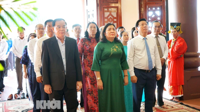 Dâng hương kỷ niệm 203 năm Ngày sinh Danh nhân Nguyễn Đình Chiểu (1-7-1822 - 1-7-2025)