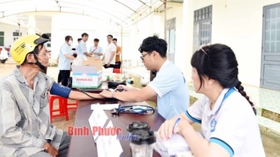 “Hành trình sức khỏe xanh” khám, phát thuốc miễn phí cho hơn 500 người tại xã Bù Gia Mập