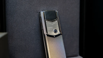 Chi gần 800 triệu đồng mua Vertu Signature V