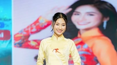 Nguyễn Thanh Hà duyên dáng trình diễn áo dài sau nhiệm kỳ hoa hậu