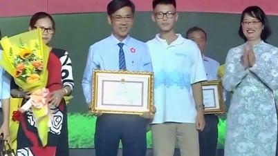 Ho Chi Minh City calls on each family to study together and become a "digital cell"