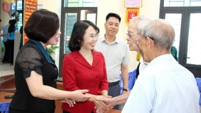 Đồng chí Phó Bí thư Thường trực Tỉnh ủy dự sinh hoạt chi bộ khu phố 2A, phường Cẩm Trung