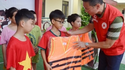 Khai mạc lớp học bơi miễn phí cho học sinh có hoàn cảnh khó khăn