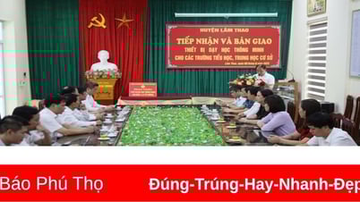 Lam Thao Super Phosphate and Chemical Joint Stock Company: Handing over smart teaching equipment