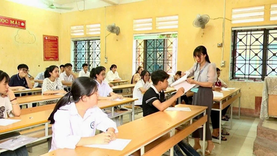 フート市の私立高校10年生に1,093人が追加入学