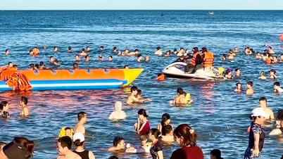 Trải nghiệm mô tô nước tại bãi tắm Nhật Lệ: Tiềm ẩn nguy cơ mất an toàn