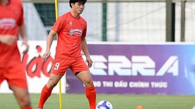 نجوين كونغ فونغ يغادر المنتخب الفيتنامي فجأة