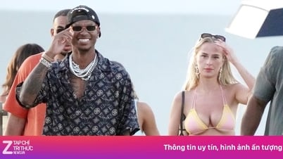 Rashford xuất hiện bên cô gái tóc vàng bí ẩn