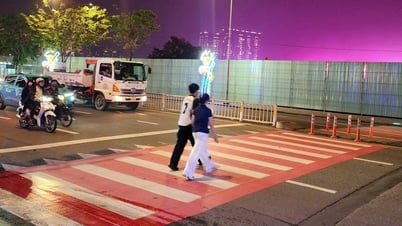 호치민 시는 최초로 보행자 횡단보도 경고등을 설치해 사람들이 길을 건널 때 안전함을 느낄 수 있게 했습니다.