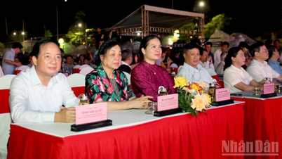 Programa artístico "Ecos de un nuevo día" para celebrar la unificación de las provincias de Tuyen Quang y Ha Giang.
