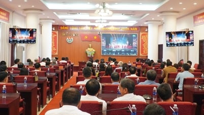 ឃុំ និងសង្កាត់ចំនួន 28 នៃខេត្ត Dak Nong បានចូលរួមពិធីប្រកាសដាក់អង្គភាពរដ្ឋបាលថ្មី។