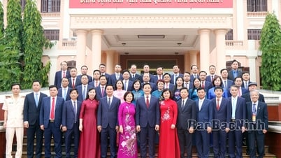 وفد العمل من مقاطعة باك نينه يغادر إلى مكان عمل جديد
