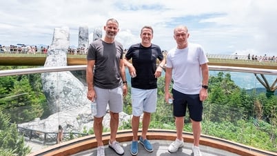 វីរបុរសបាល់ទាត់បីនាក់គឺ Michael Owen, Ryan Giggs, Paul Scholes បទពិសោធន៍ Ba Na Hills