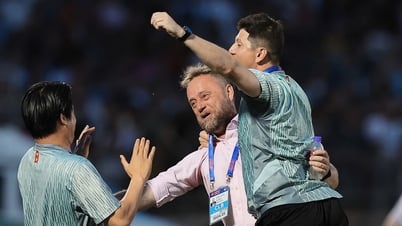 رفع الكأس مع CAHN لأول مرة، قال المدرب بولكينج كلمات عاطفية