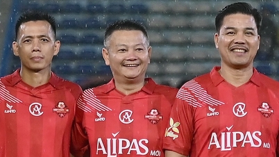 Van Quyen glänzt, Vietnam All Stars besiegen Legenden von Manchester United.