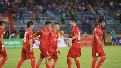 Tuyển Việt Nam All Stars ngược dòng ấn tượng, đánh bại Huyền thoại MU