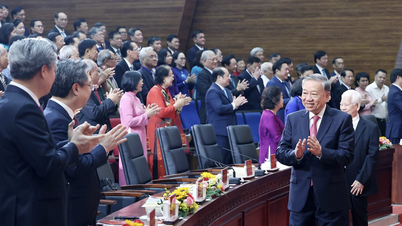 [Photo] General Secretary attends the announcement ceremony of Resolutions on merging administrative units in Ho Chi Minh City