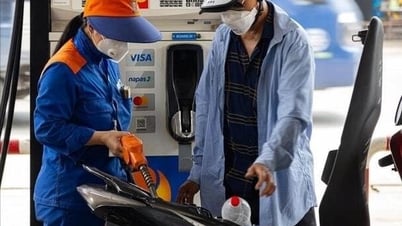 Giá xăng giảm, giá dầu tăng từ đêm nay