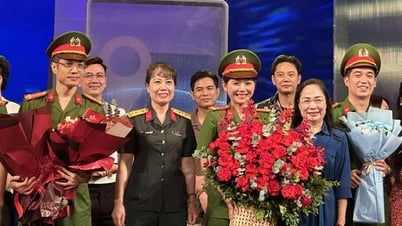 "Trích xuất lòng dân" – Dấu ấn của NSND Trần Ngọc Giàu trong vở kịch "Nhân tình"