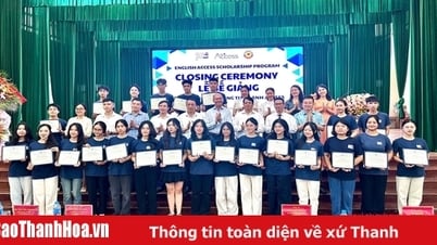 25 học sinh được trao chứng nhận hoàn thành chương trình học bổng tiếng Anh Access