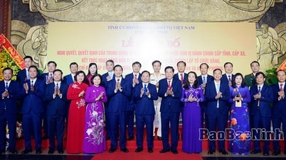 박닌성 행정구역 통합 및 새로운 코뮌과 구역에 대한 중앙 및 지방 결의 및 결정 발표식