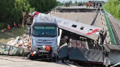 Russia accuses Ukraine of being behind two bridge collapses that caused major casualties