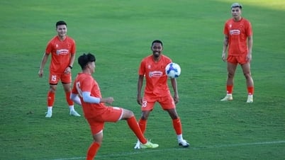 HLV Kim Sang Sik nhận xét gì về hậu vệ CLB Bóng đá Công an Hà Nội?