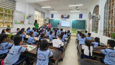 ¿Cuántos estudiantes de primer grado deben aceptar las localidades de Ciudad Ho Chi Minh?