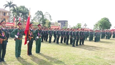 Lễ tuyên thệ chiến sĩ mới dưới Quân kỳ Quyết thắng