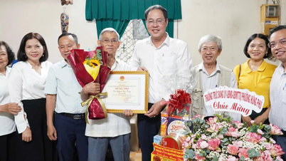 Thăm, mừng thọ người cao tuổi tại quận 8