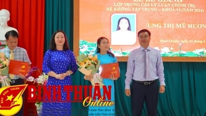 มอบประกาศนียบัตรทฤษฎีการเมืองขั้นกลางแก่นักศึกษา 73 คน