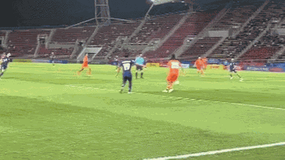 ĐT Thái Lan lại ghi bàn nhờ tình huống thiếu fair-play