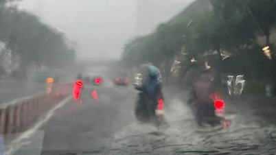 TPHCM: Mưa lớn gây ngập nhiều nơi