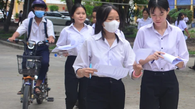 Buổi thi đầu tiên: Vắng 57 thí sinh, 11 giám thị Buổi thi đầu tiên diễn ra bình thường, không thí sinh hoặc giám thị nào vi phạm quy chế thi.