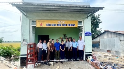 ส่งมอบบ้านให้ครอบครัวเหยื่อเอเย่นต์ออเรนจ์