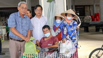 Trao quà cho nạn nhân chất độc da cam, người khuyết tật, hoàn cảnh khó khăn ở thành phố Sóc Trăng