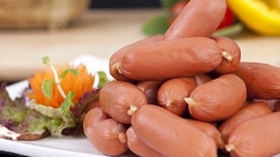 CP 豚肉スキャンダルにおいて、「汚れた」肉、ソーセージ、加工食品を食べることの有害な影響について専門家は何と言っているか?