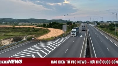 Gros plan sur l'échangeur de l'autoroute de Quang Ngai qui redémarre après plus de 6 ans de « gel »